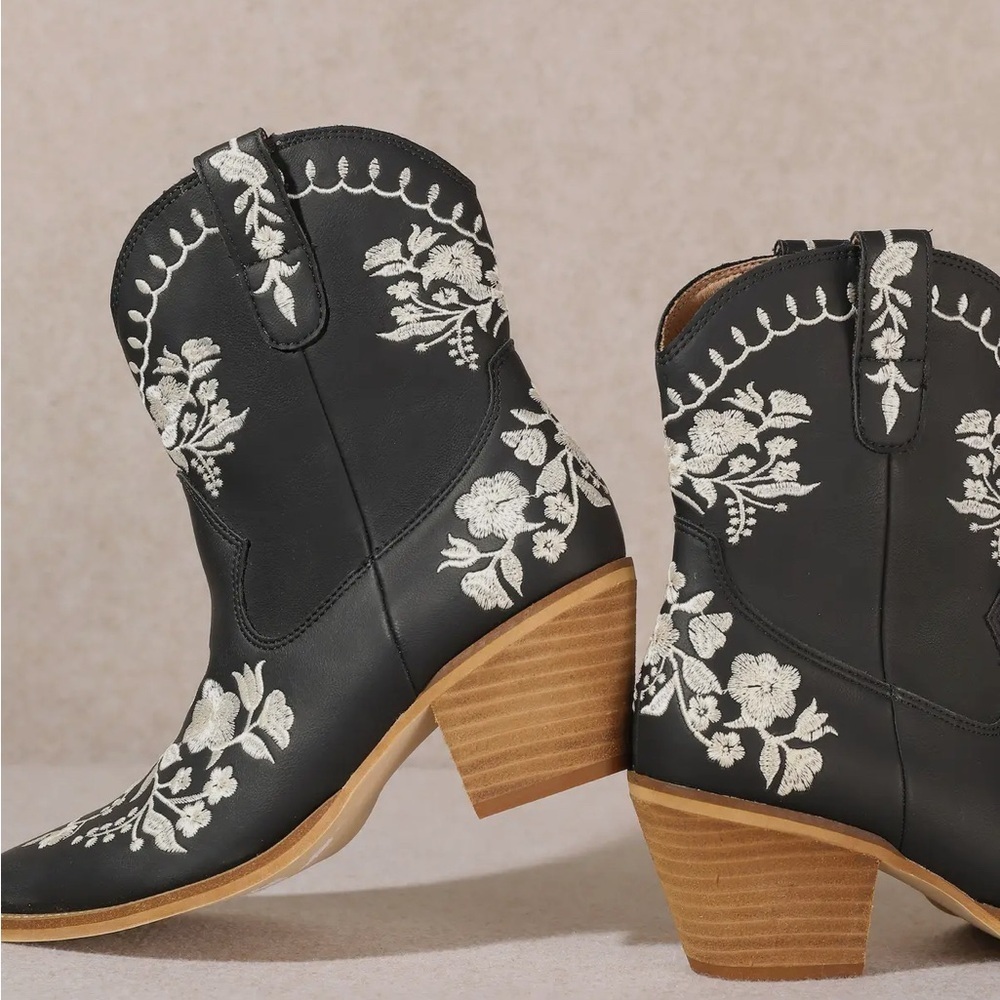 Mi.iM 8.5 Black Floral Embroidered Ankle Boots